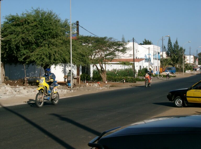 Motocyklista podczas Rajdu Dakar